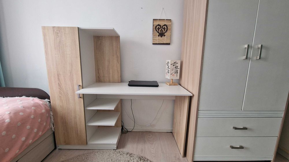 Продам стол и шкаф