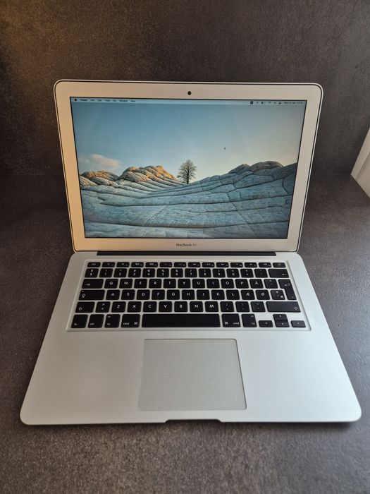 Vând MacBook air 2014