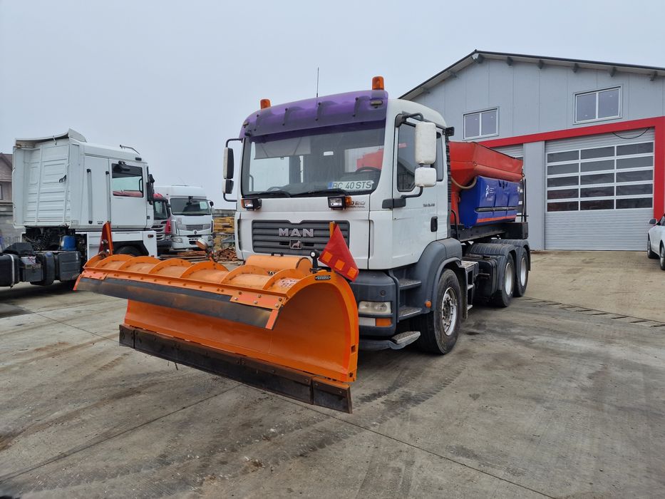 Cap tractor echipat sararita dezapezire