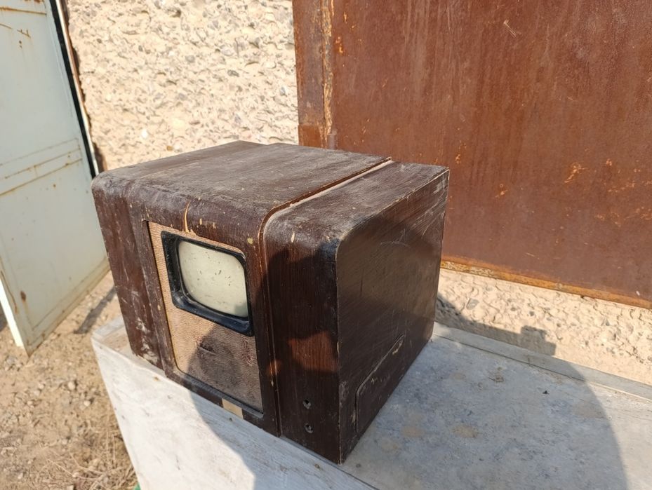Antikvar buyumlar sotiladi       televizor, radio