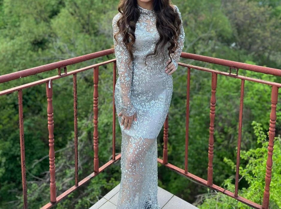 Официална дълга рокля с камъни и пайети