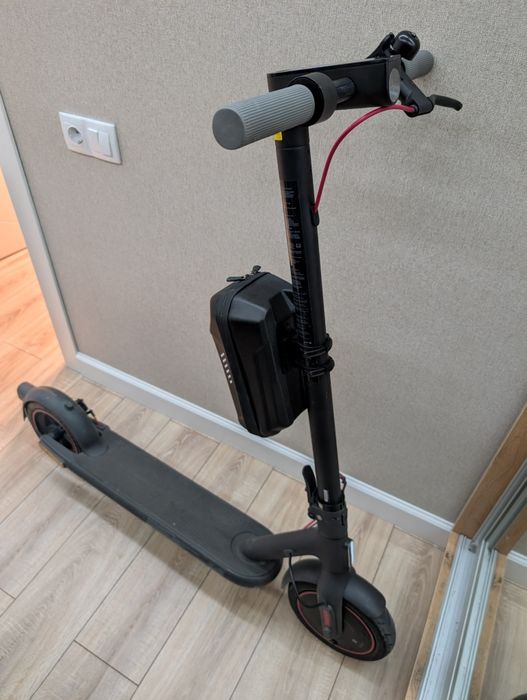Электросамокат Xiaomi 4 Pro Scooter. В идеале. 1,500 км.