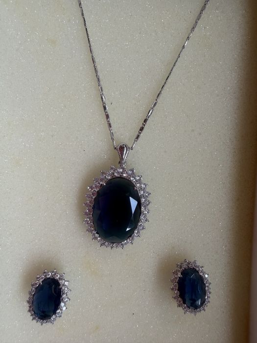 Сребърно колие проба 925 със сапфир и Сваровски
