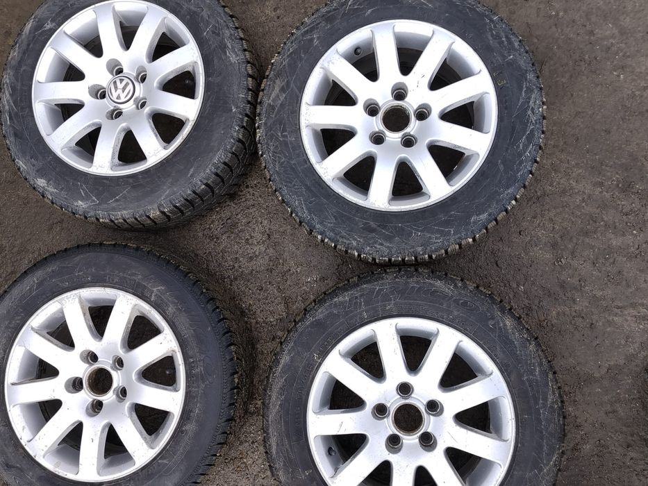 Anvelope de iarna  195/65/R15.