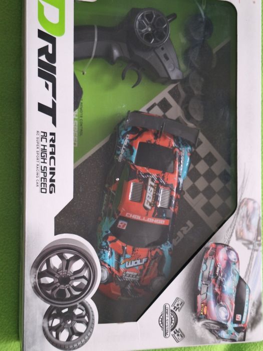 Радиоуправляема кола за дрифт с4 бр резервни гуми