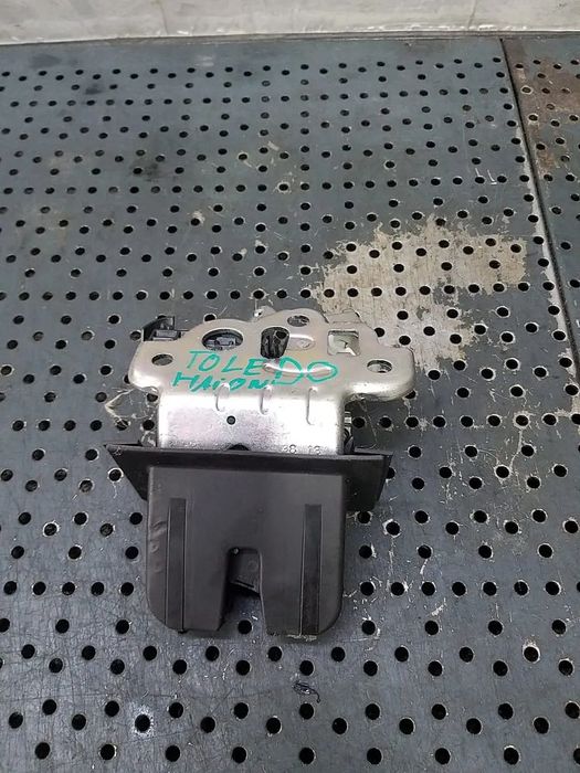 Broasca haion seat toledo 4 kg3 5e0827505