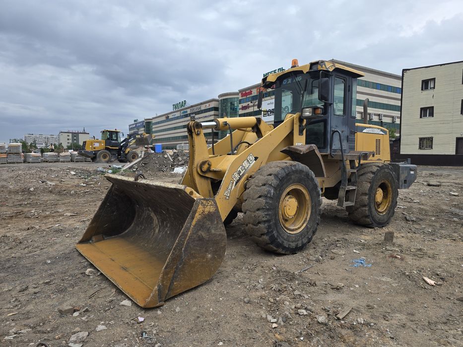 Продам фронтальный погрузчик