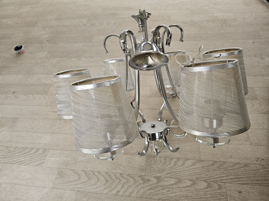 Аспашам, Люстра сатылады