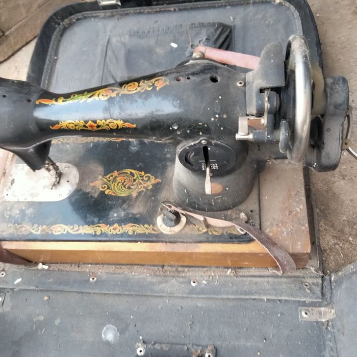 Продам швейную машину