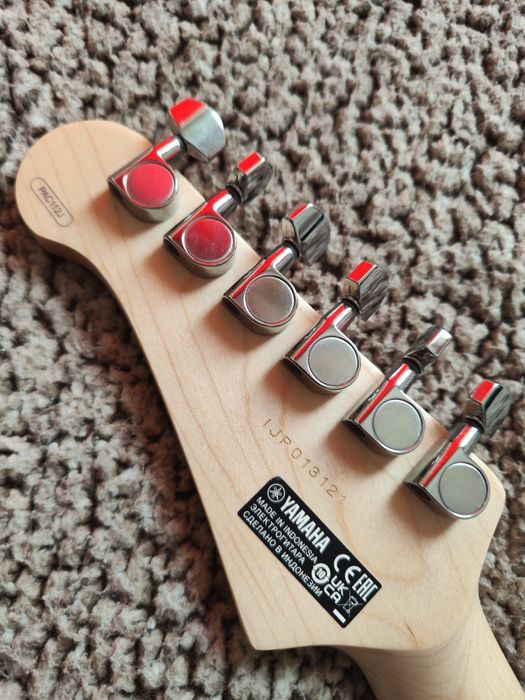 Yamaha 112J Electric Guitar