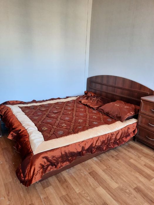 Продам спальный гарнитур