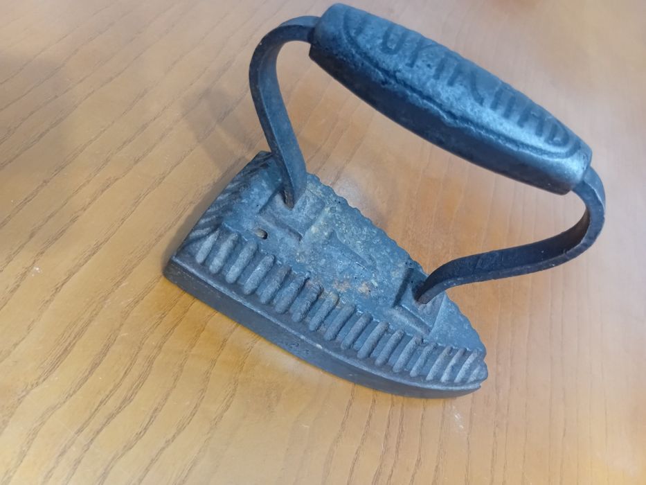 Антикварный чугунный утюг