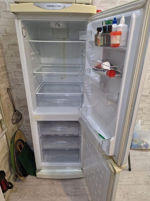 Продаю холодильник