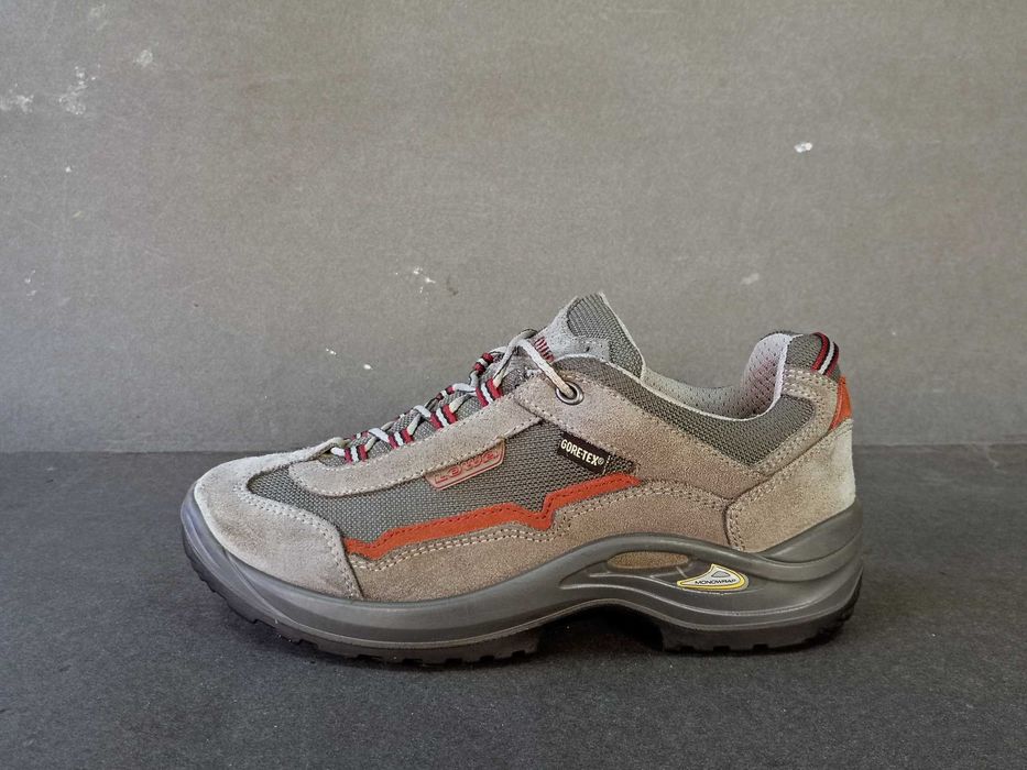 Bocanci PIELE 38 39 Ghete munte dama copii  LOWA GORETEX  Impermeabili