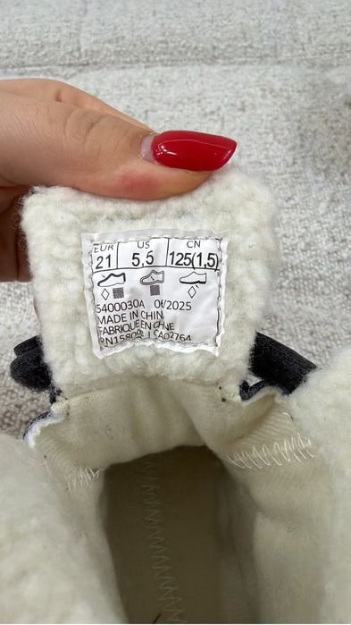 Продам детскую обувь