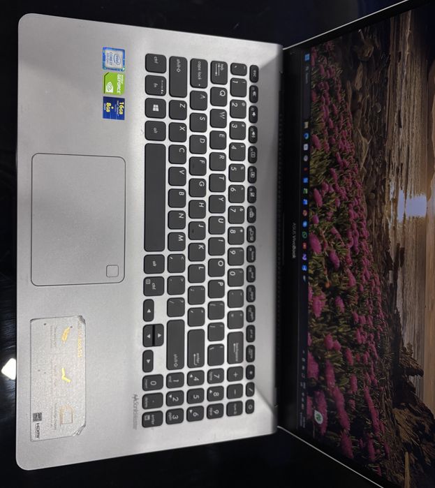 Laptop ASUS VivoBook i7, 8GB RAM, Windows 11 Home