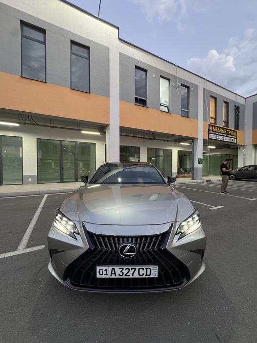 Lexus ES300 Premium Klass 2025 Model
