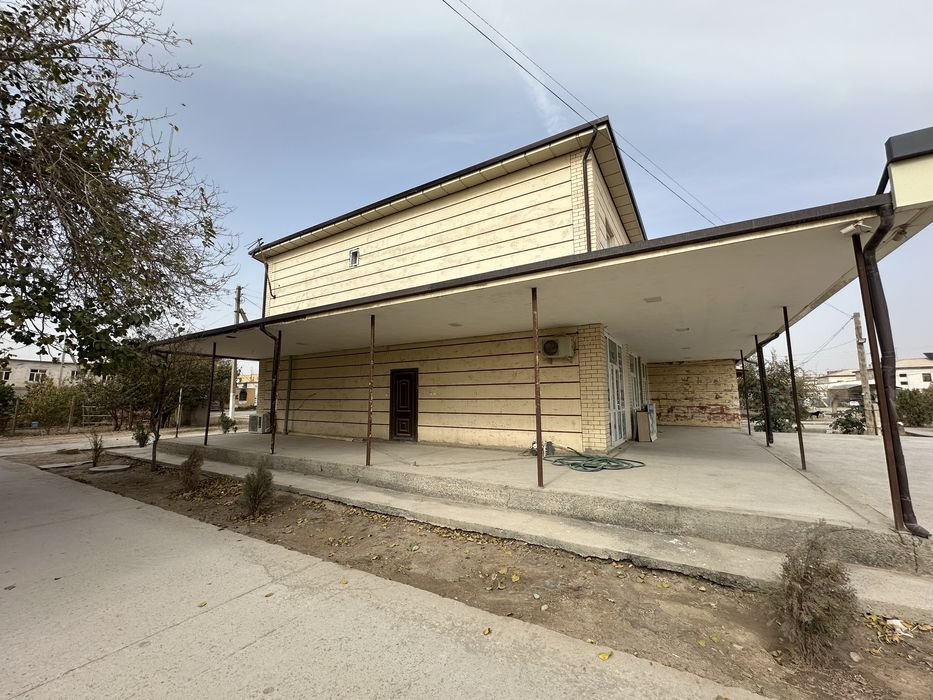 Уйлар сотилади 2-каватли нотурар ва орасилан эшик очилган 5-хонали уй