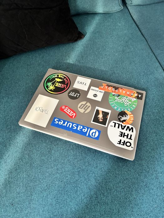 HP 15• i5-8250u• Nvidia MX 150• 8gb ram• SSD + HDD• Light gaming