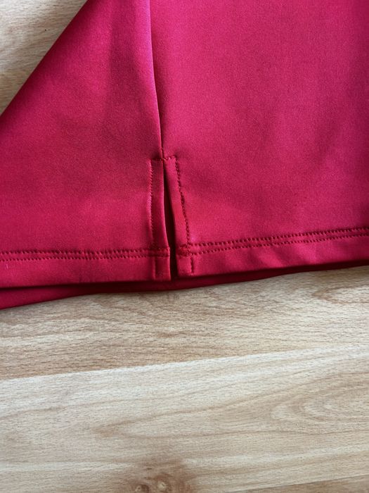 Червена рокля с цепка