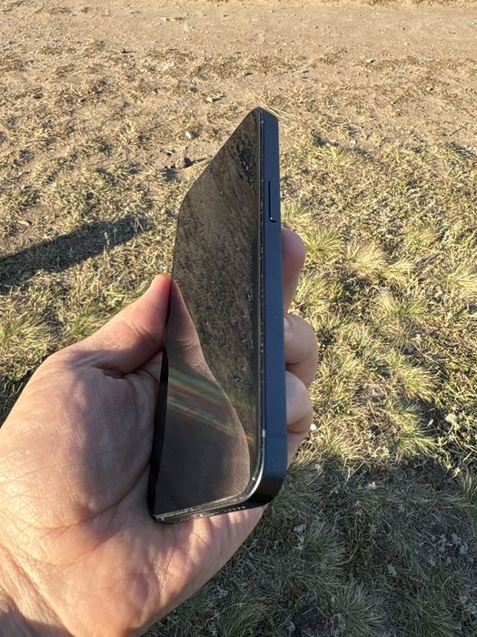 Продам Iphone 13