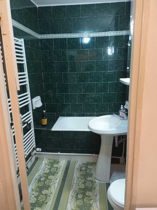 Inchiriem apartament 2 camere B-dul.1 Mai-Sara,Centrala,AC,etj.1 liber