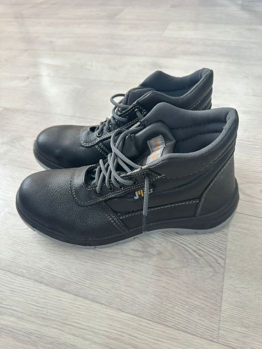 Продам Спец ботинки мужские Осенние