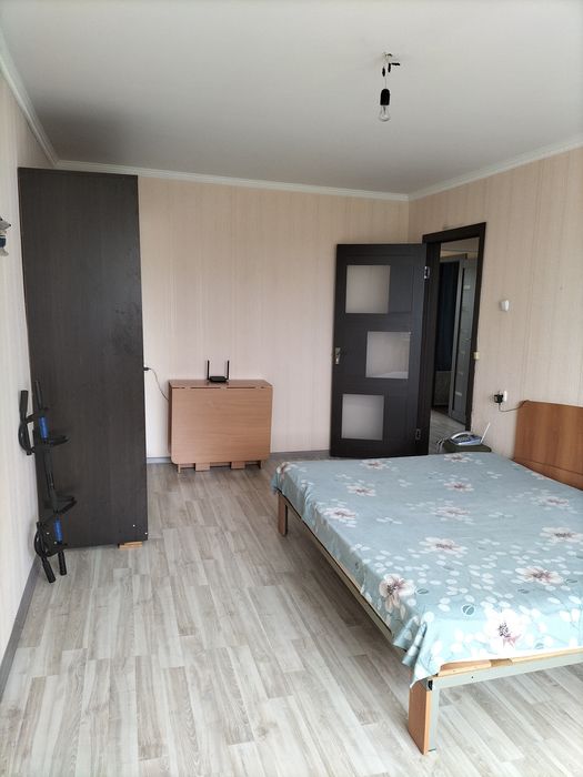 Продам 3-х  комнатную квартиру .