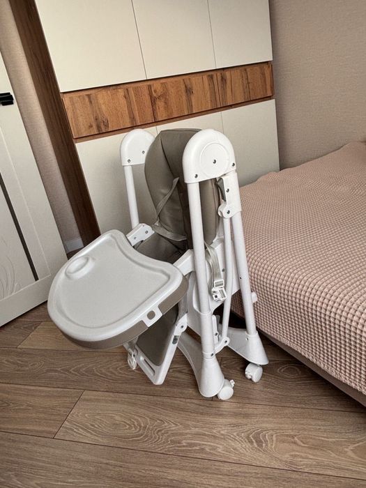 Столик для кормленмя