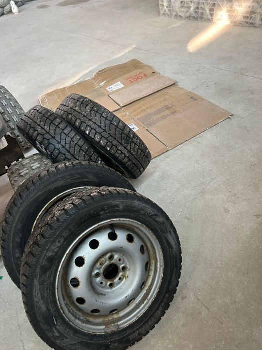 Шипованная резина вместе с дисками