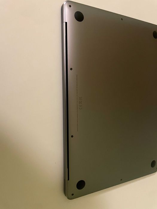 MacBook Air M1 (2020) – 8GB RAM / 256GB SSD / Дефектен дисплей