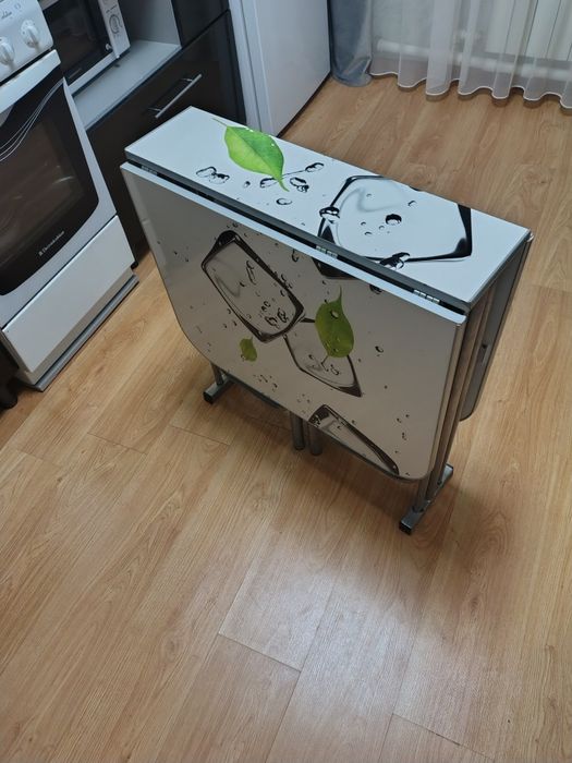 Продам кухонный стол