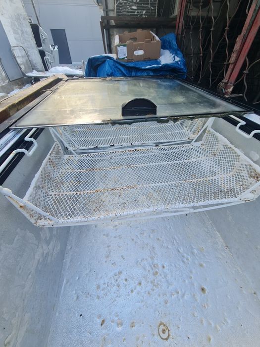 Продам витринный морозильник