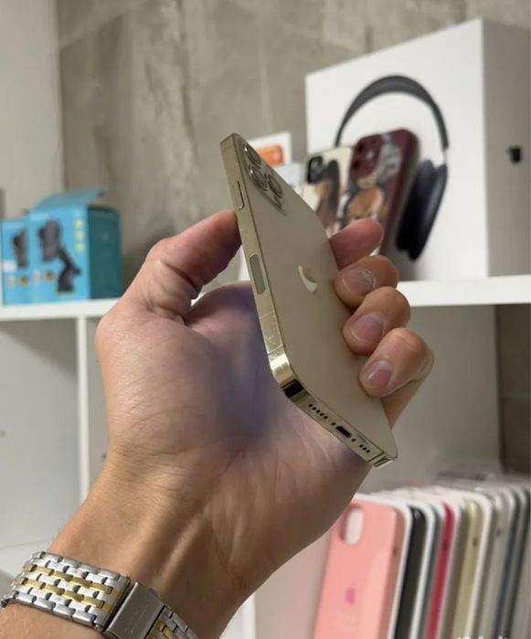 iPhone 12 Pro в идеальном состоянии