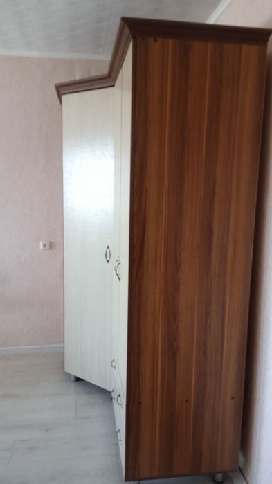 Шкаф высокий продам