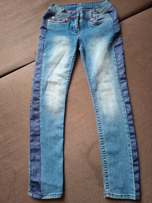 Продам джинсы на 9 лет