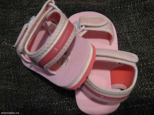 Sandale Champion 24 (int.16,5cm), 31 (19,5cm), noi