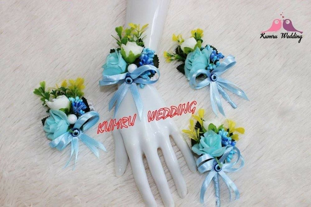 Луксозни гривни за шаферки бутониери