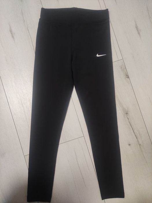 Клинове Nike и Under Armour