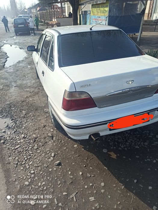 Kraskasi bor eshikda