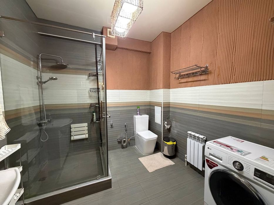 Yakkasaroyda remont mebeli bilan uy sotiladi