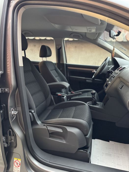 Touran 2011 1.9 TDI  hig line  carte servis /la zi