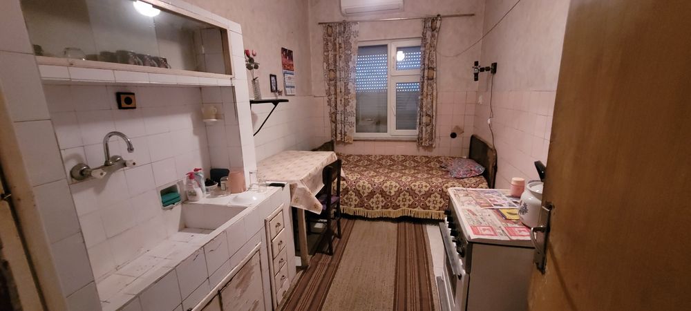 Самостоятелна къща с двор