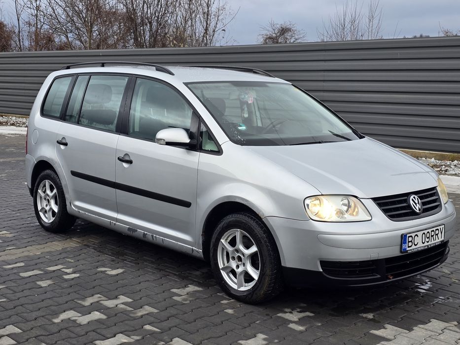 Vând Volkswagen Touran