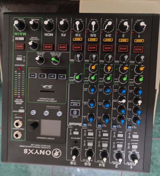 Când mixer Mackie ONYX8