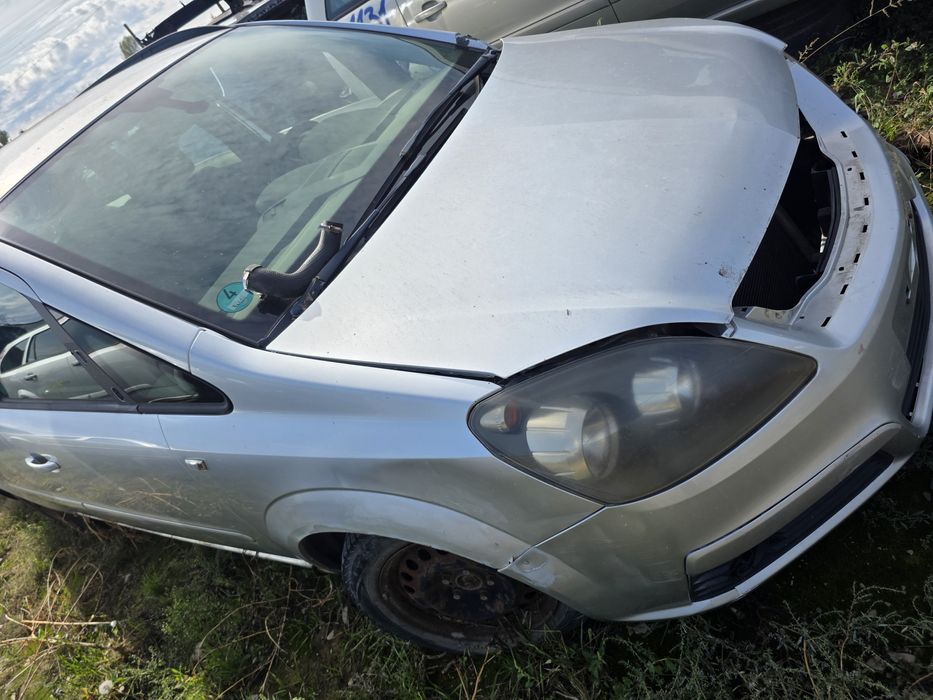 Dezmembrez Opel Zafira B 1.6 16v  1.9cdti