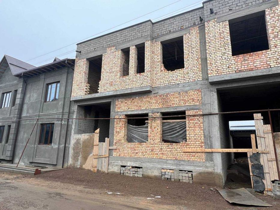 Ширибом Коллеж кучада жойлашган