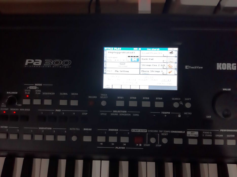 Професионален клавир Korg PA300