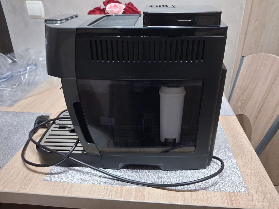 Vand aparat de cafea delonghi magnifica start nou