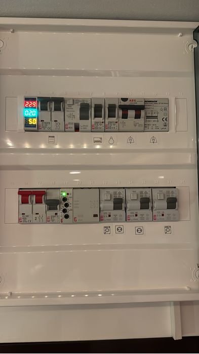 Electrician, tablotier